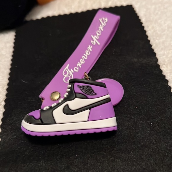 Tennis shoe keychain - Picture 2 of 4